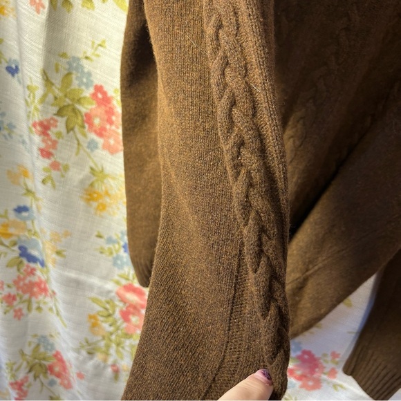 Gionfridda Shawl Collar Cable Knit Sweater. - Picture 4 of 6